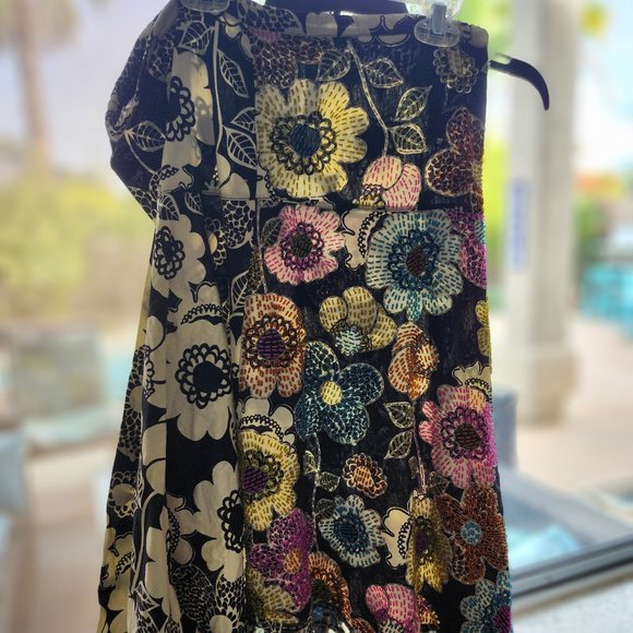 Below knee length skirt with floral beading design - Picture 1 of 3